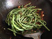 肉沫煸豇豆的做法步骤7
