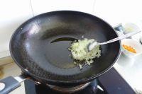 金枪鱼洋葱手撕包的做法步骤5