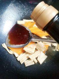 胡萝卜烧腐竹的做法步骤7